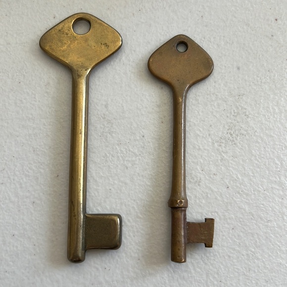 Other - Vintage brass keys